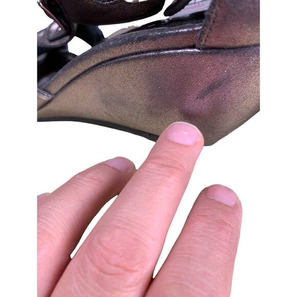 Kensie Silver Faux Leather Strappy Wedge Sandals Size 7 SALE - Picture 13 of 14